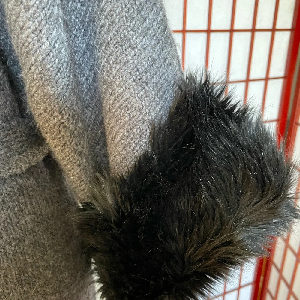NWT KENAR Charcoal Knit Sweater with Faux Fur Accents, Size L
